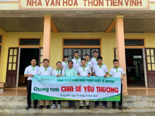 Abipha Group trao tặng hàng trăm suất quà cho người dân Quảng Bình